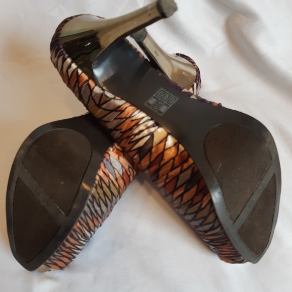 Nine West multi colored fabric heels - Picture 5 of 8